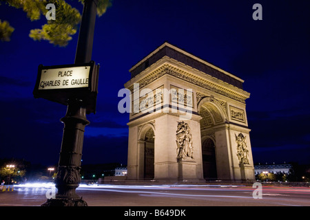 Frankreich, Paris, Arc de Triomphe. Dämmerung Stockfoto