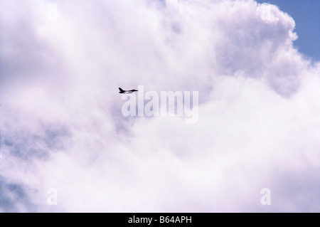 US Air Force f-16 im Flug Stockfoto