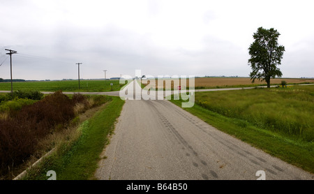 Eine ländliche Schnittpunkt - Land-Kreuzung Stockfoto