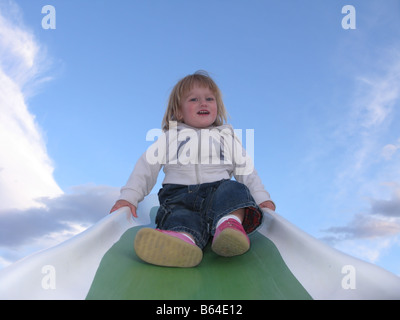 Kind Mädchen auf Folie Stockfoto