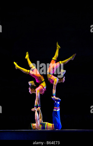 China. Beijing. Akrobatik in Chaoyang Theater. Stockfoto