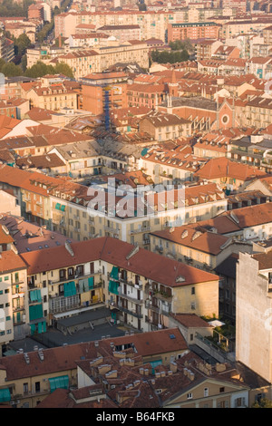 Veiw der italienischen Stadt Turin von der Mole Antonelliana Turm zeigt die Türme Schatten Stockfoto