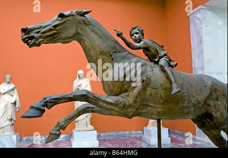 Der Jockey von Artemision Artemis Bronze junge auf Griechisch Griechenland Pferdemuseum Stockfoto