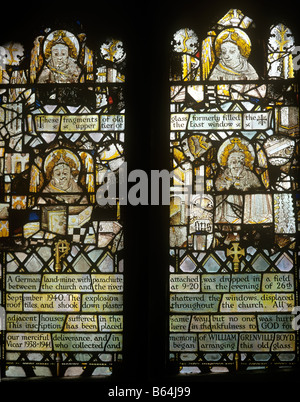 UK England Oxfordshire Swinbrook mittelalterlichen Glassplitter im Kirchenfenster Stockfoto