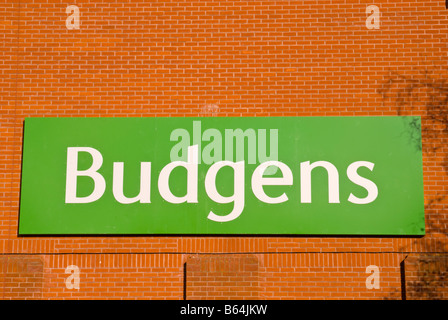 Budgens Supermarkt Supermarkt Shop speichern Logo Zeichen Lebensmittel etc. in Großbritannien zu verkaufen Stockfoto