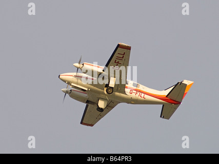 Piper PA-31-310 Navajo Flugzeug Flughafen Inverness Schottland verlassen Stockfoto