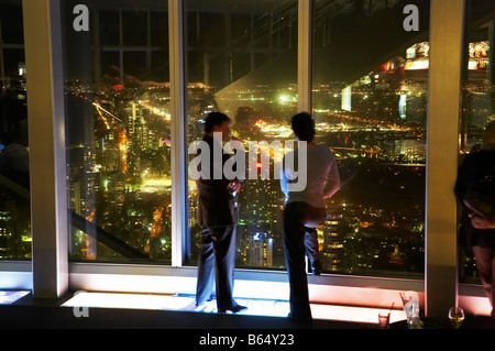 Drinks am Abend und Nacht Zeit Blick von Q1 Wolkenkratzer Surfers Paradise Gold Coast Queensland Australien Stockfoto