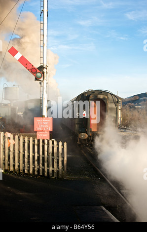 Thomas the Tank Engine Embsay Station Bolton Abbey Bahnhof, Santa Claus auf den Zug zu verlassen. Stockfoto