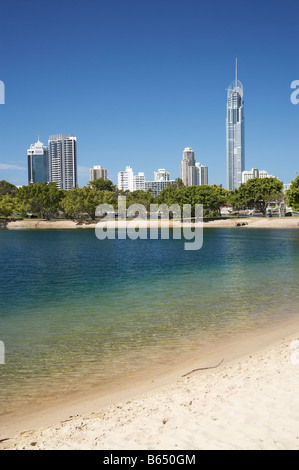 Q1-Hochhaus und Surfers Paradise betrachtet von Evandale Park Gold Coast Queensland Australien Stockfoto