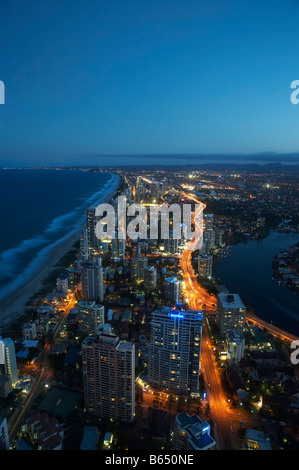 Night-Time-Ansicht der Gold Coast Highway von Q1 Wolkenkratzer Surfers Paradise Gold Coast Queensland Australien Stockfoto