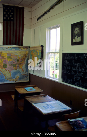 Innenraum der alten Einzimmer rote Schulhaus am Stein Lagune Humboldt County in Kalifornien Stockfoto