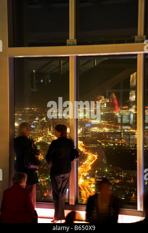 Drinks am Abend und Nacht Zeit Blick von Q1 Wolkenkratzer Surfers Paradise Gold Coast Queensland Australien Stockfoto