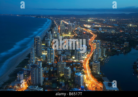 Night-Time-Ansicht der Gold Coast Highway von Q1 Wolkenkratzer Surfers Paradise Gold Coast Queensland Australien Stockfoto