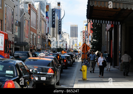 Yonge Street neben Toronto Eaton Centre, Toronto, Ontario, Kanada Stockfoto