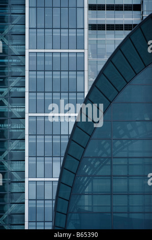 Glas und Stahl Bürogebäude Canary Wharf London England Stockfoto