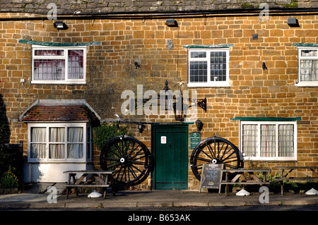 Der Coach und Pferde Pub, Adderbury, Oxfordshire, England, UK Stockfoto