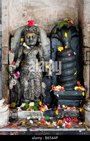 Indien, Mumbai, Maharashtra, innere Babulnath Tempel (Hindu). Statue von Idol Gott Stockfoto