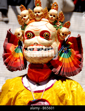 Dies ist Ladakh Festival Mönche sind Maske tanzen und beten in Spitok Kloster Ladakh Indien. Stockfoto