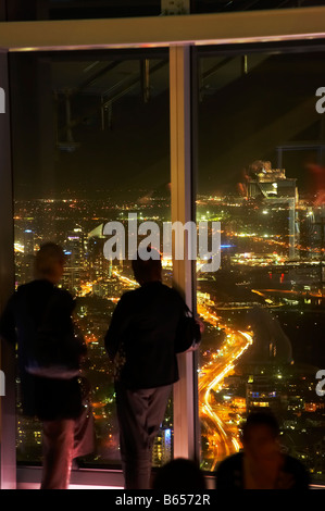 Drinks am Abend und Nacht Zeit Blick von Q1 Wolkenkratzer Surfers Paradise Gold Coast Queensland Australien Stockfoto