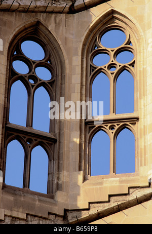 Sagrada Familia Kathedrale, Antoni Gaudi, Spanien, Barcelona, Europa. Unfertige Fenster oder Fenster, kein Glas. UNESCO-Weltkulturerbe Stockfoto