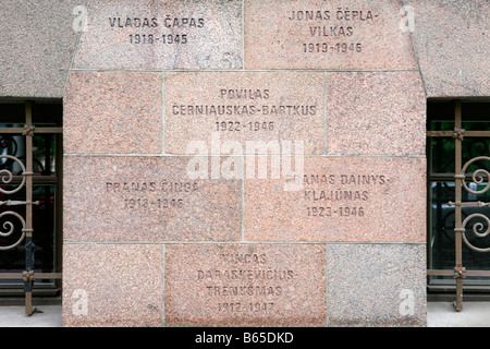 Plakette außerhalb das Museum der Opfer des Genozids zum Gedenken an die Opfer der sowjetischen Besatzung in Vilnius, Litauen Stockfoto