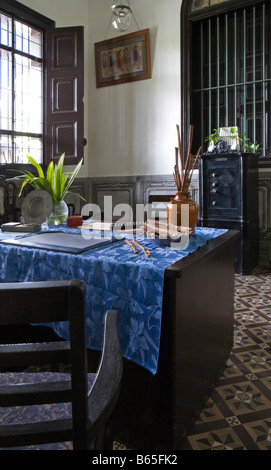 Chinesische Ebenholz-Stühle und Tische, Cheong Fatt Tze Mansion, Penang, Malaysia Stockfoto