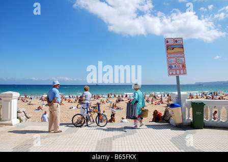 Menschen am Strand von El Sardinero. Santander. Cantabria Provinz. Spanien. Stockfoto