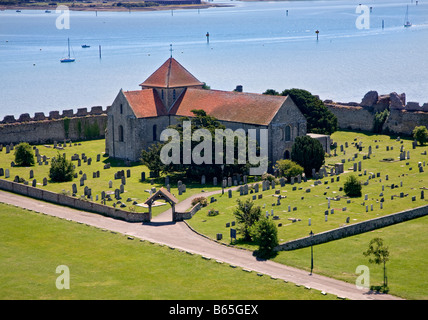 Str. Marys Kirche aus der Bergfried in Portchester Castle, Hampshire, England Stockfoto