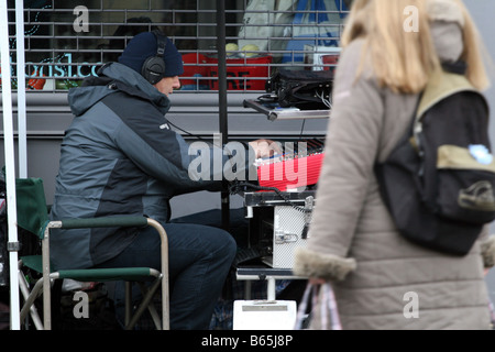 Film-Crew-Tontechniker arbeiten vor Ort in London Stockfoto