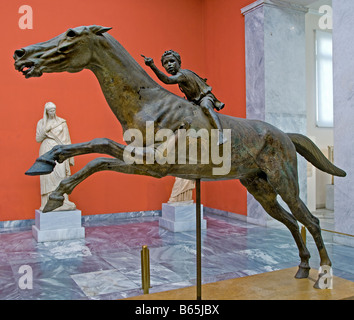 Der Jockey von Artemision Artemis Bronze junge auf Griechisch Griechenland Pferdemuseum Stockfoto