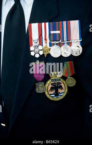 Kanadische Krieg-Veteran Medaillen auf seinem Blazer angezeigt Stockfoto