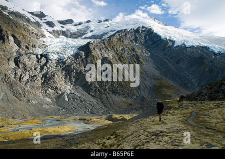 Mount Edward aus dem oberen Dart Valley, Cascade Saddle track, Mount Aspiring Nationalpark, Südinsel, Neuseeland Stockfoto