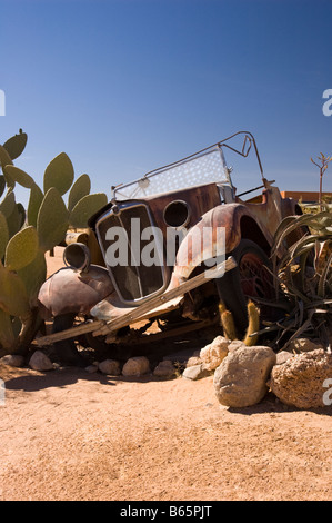 Wrack eines Oldtimers in der Wüste von Solitaire Namibia Afrika Stockfoto