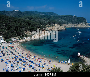 Strand und Bucht bei Puerto San Miguel, Ibiza, Balearen, Spanien Stockfoto