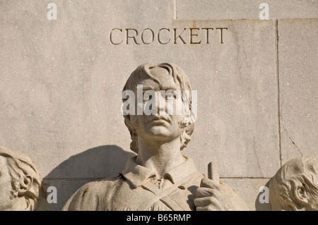 David Davy Crockett Skulptur Statue Geist des Opfers Alamo Helden Denkmal der Alamo Kenotaph Alamo Plaza San Antonio Texas Stockfoto