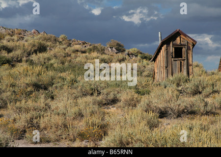 Alte hölzerne Abstellraum in der gold-Bergbau-Siedlung von Bodie "Ghost Town", Mono County, California, Amerika Stockfoto