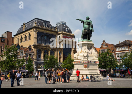 Statue von Jacob van Artevelde auf dem Vrijdagmarkt Marktplatz Gent Belgien Stockfoto