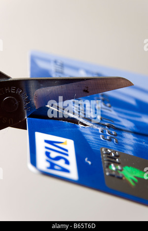 Schere zerschneiden Bank Kreditkarte Stockfoto