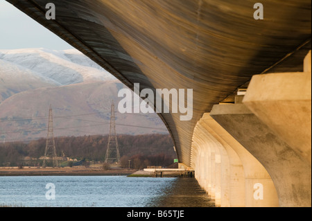 Die Clackmannanshire Brücke über den Firth of Forth, Schottland, Großbritannien. Stockfoto