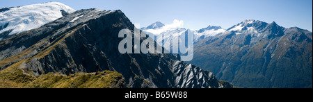 Plunket Dome und Mount Aspiring über das Matukituki Tal, aus dem Cascade Saddle, Mount Aspiring National Park, South Island, Neuseeland Stockfoto