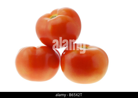 Drei frische Tomaten isoliert auf weißem Hintergrund Stockfoto