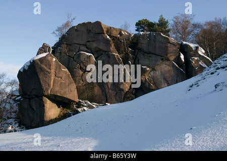 Black Rocks Felsen in Derbyshire nach einem Schneefall Stockfoto