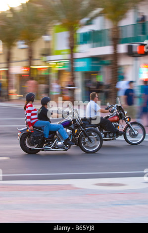 Biker am späten Nachmittag am Fort Lauderdale Beach Boulevard, Fort Lauderdale Gold Coast Florida USA Kreuzfahrten Stockfoto