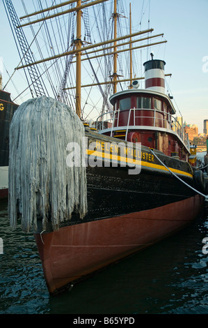 Schlepper Helen McAllister auf Ausstellung am South Street Seaport Manhattan New York USA Stockfoto