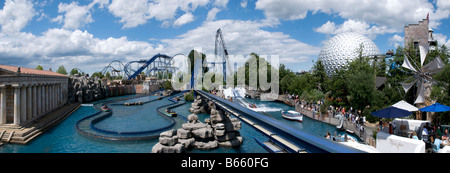 Europapark Freizeitpark Rust Deutschland.  Achterbahn Poseidon im Vordergrund. Stockfoto