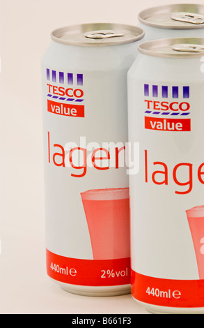 Kann der Lager kostet 93p für 4 Teil des Wertebereiches Tesco billige Getränke im Vereinigten Königreich verkauft Stockfoto