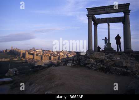 Avila aus der Sicht Los Cuatro Postes AVILA Kastilien und Leon Spain Stockfoto