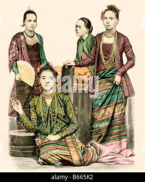 Frauen aus Burma, heute Myanmar, in traditioneller Kleidung 1800. Hand-farbig drucken Stockfoto