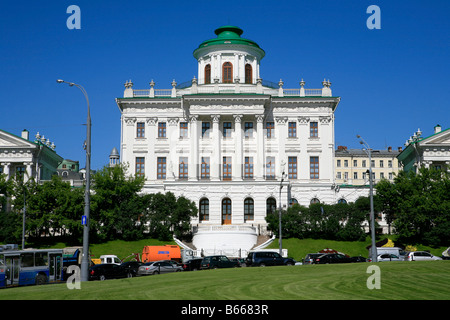 Das 18. Jahrhundert neoklassischen Pashkov House (1786) von Wassili Bazhenov in Moskau, Russland Stockfoto