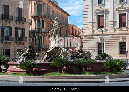 Piazza Archimede, Fontana di Artemide Ortygia, Syrakus, Sizilien Stockfoto